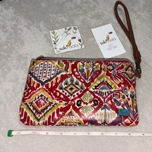 SAKROOTS Charging Wristlet